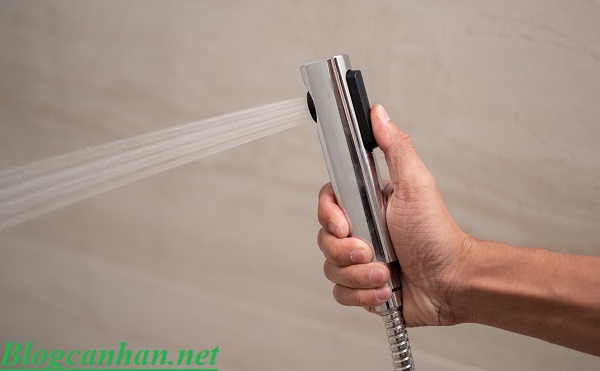 V&ograve;i xịt vệ sinh