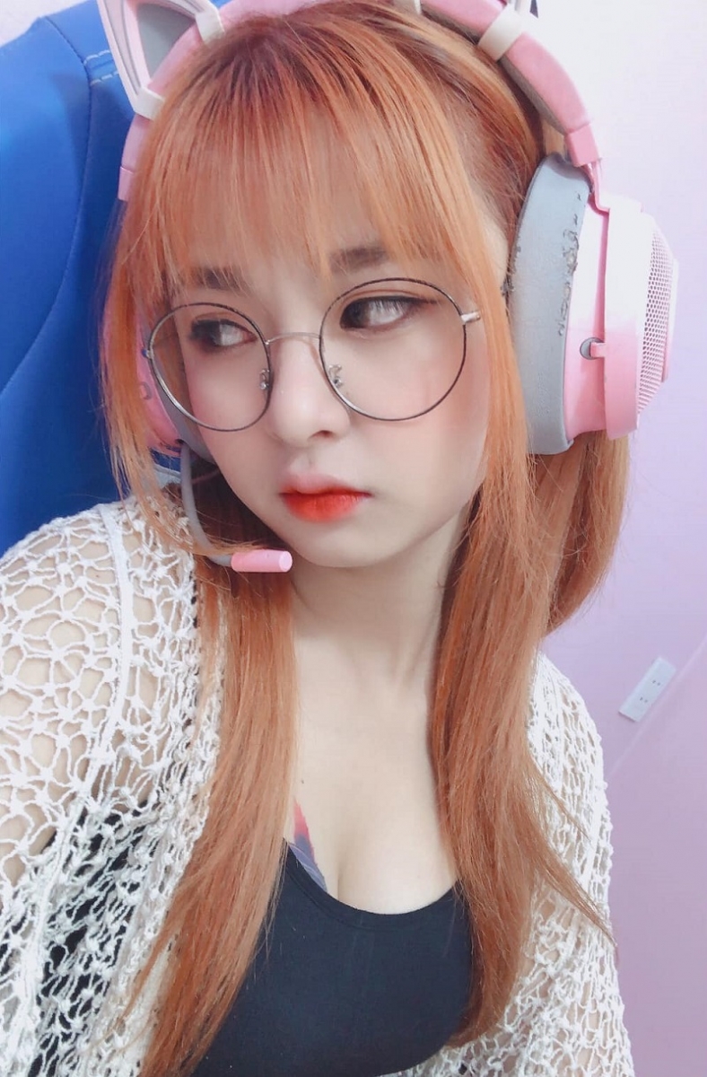 Clip Mèo 2k4 ăn kem với bé chanh full