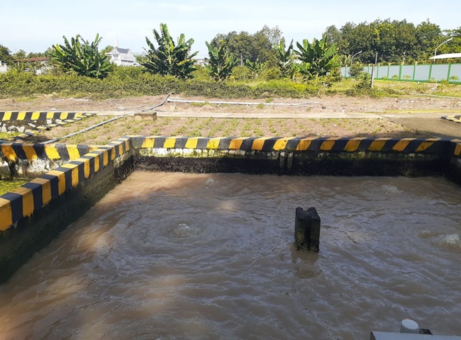 nu&ocirc;i b&ugrave;n vi sinh xử l&yacute; nước thải