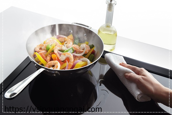 L&agrave;m sạch nh&agrave; bếp bằng c&aacute;ch vệ sinh bếp ga