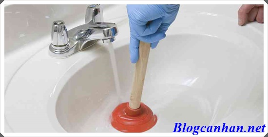 Th&ocirc;ng tắc lavabo bị nghẹt bằng l&ograve; xo