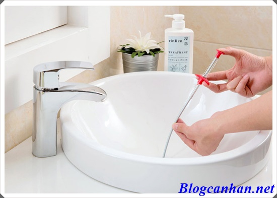 Th&ocirc;ng nghẹt lavabo bằng m&oacute;c c&acirc;u
