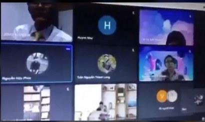 Clip sinh viên làm chuyện ấy mà quên tắt camera khi học online