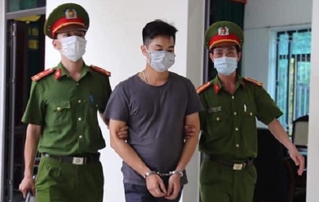 clip nóng được cho là ghi lại ở quán bar sunny 7