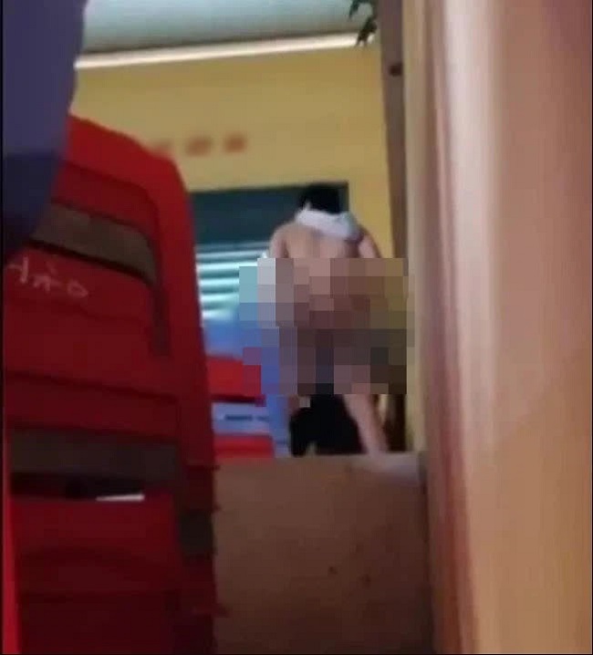 lộ clip hai nhân vật nam mây mưa trong lớp học 2