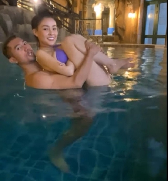 clip ng&acirc;n 98 v&agrave; lương bằng quang tắm th&aacute;c loạn c&ugrave;ng nhau 5