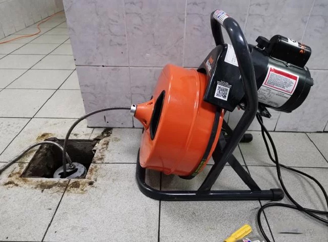 Thông cống nghẹt quận 9 luôn thay mới thiết bị