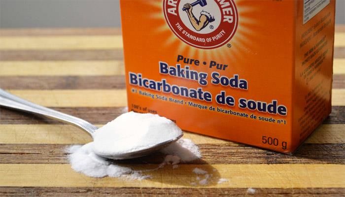 Dùng baking soda khử mùi hôi hầm cầu
