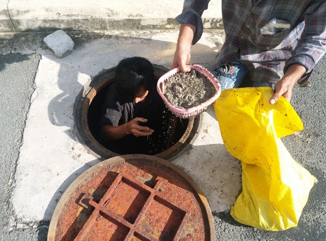 hố ga bốc m&ugrave;i