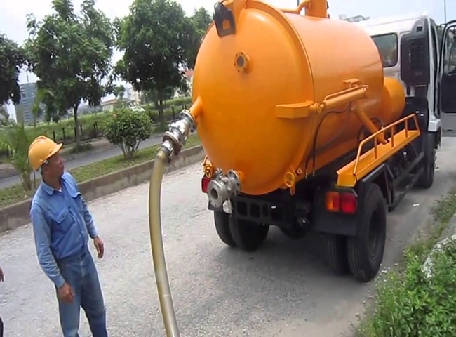 Thu&ecirc; xe bồn chở b&ugrave;n vi sinh uy t&iacute;n, chất lượng
